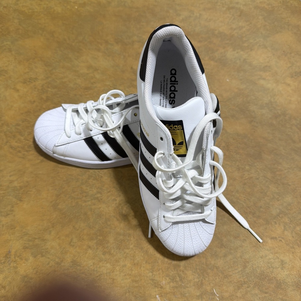 Size 8.5 Men's- Adidas Superstar OG White/ Black Excellent Condition.